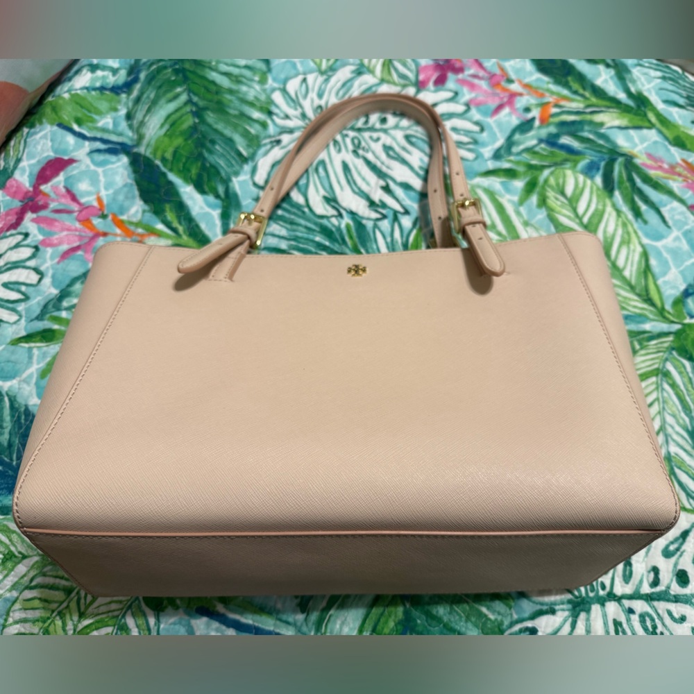 Tory Burch Small York Buckle Tote; like new with dust bag!